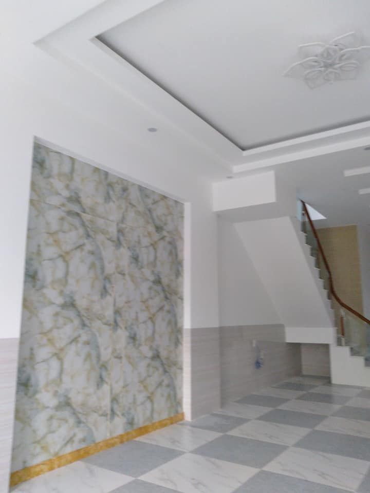 Một trệt một lầu gần chợ Sao Mai. Ngang 5m dài 18m. Nhà thiết kế mới đẹp.