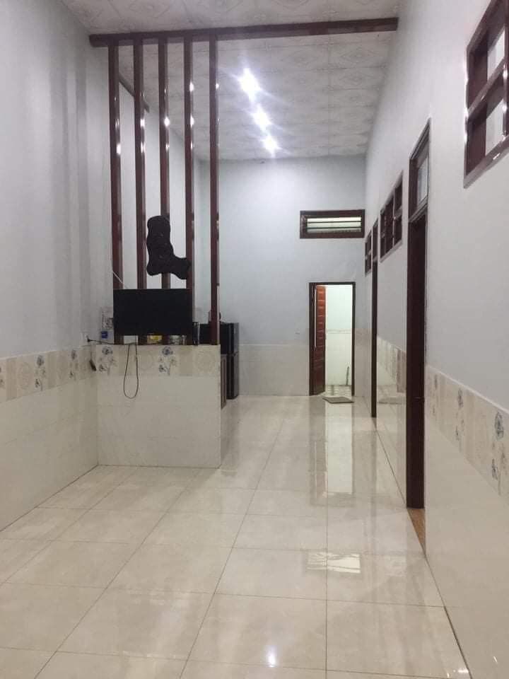 Cần bán gấp căn nhà đẹp Nhà 6,7×41× full tc. 3phòng ngủ. 1 phòng bếp. 1phòng khách. Có Sân để ôtô