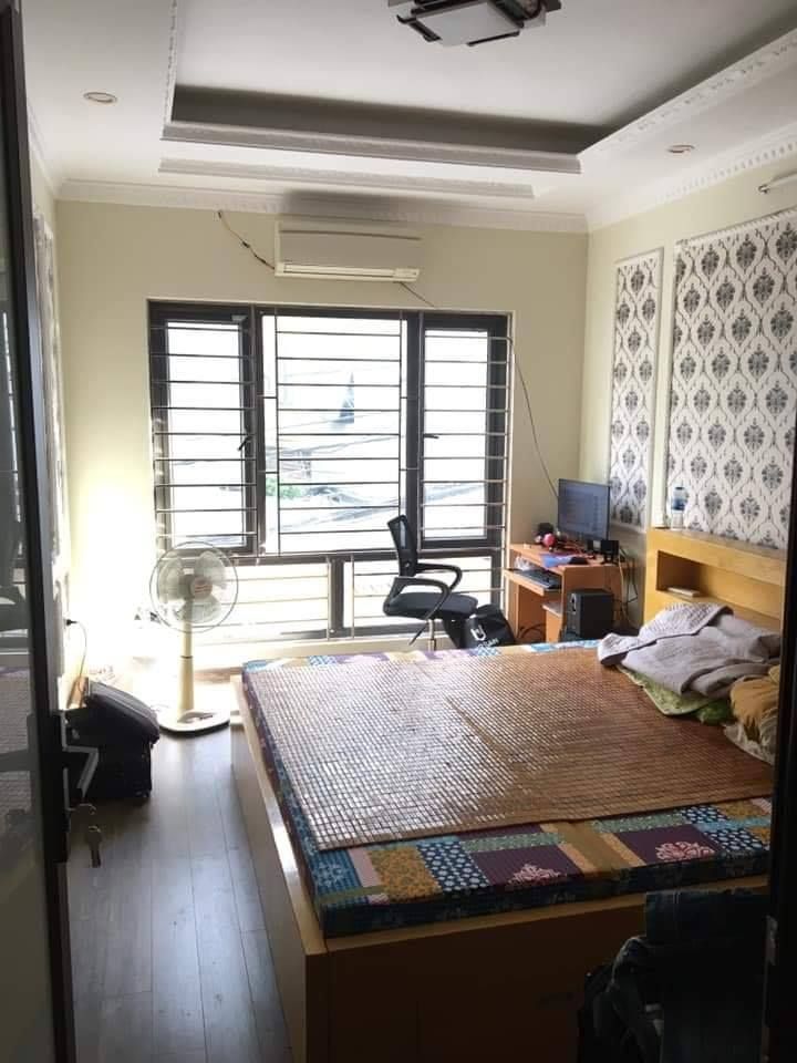 BÁN NHÀ 26M2 x 5T, 3 PHÒNG NGỦ, GẦN PHỐ, CÁCH OTO TRÁNH 10M, PHỐ ĐỘI CẤN - BA ĐÌNH, NHỈNH 2 TỶ.