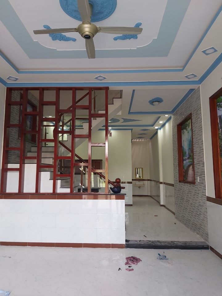 Cần bán nhà lầu trệt sân xe hơi dt 5.25×28 m2 nằm trung tâm tpk tân uyên bình dương