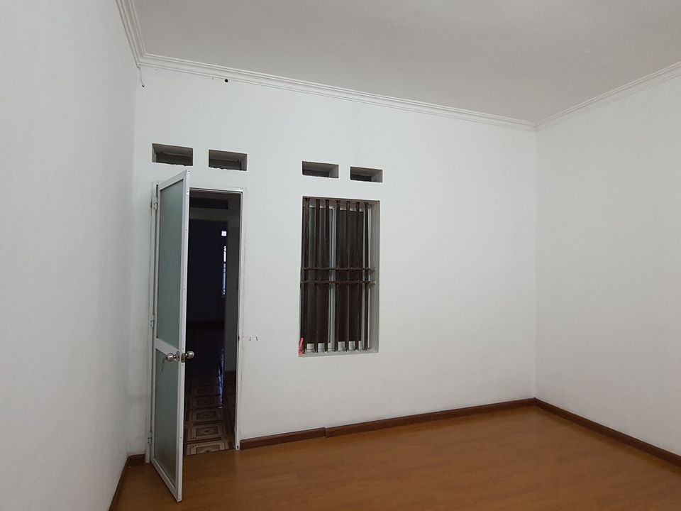 NHÀ PHƯỜNG HOÀNG VĂN THỤ CẠNH TRUNG TÂM DỊCH VỤ VIỆC LÀM Đường ô tô tránh nhau thoải mái