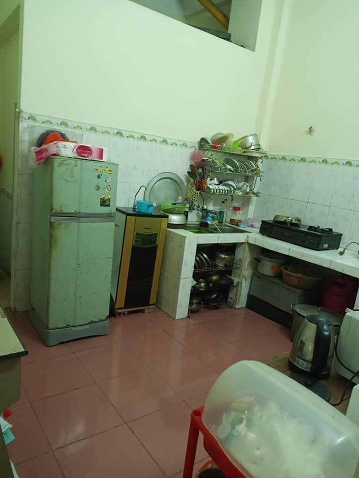 Nhà hướng Tây bắc 4 x 17,75= 71m gồm: 1 p.khách, 2 .ngủ, 2 vệ sinh + Ngõ xe 4 chỗ vào.