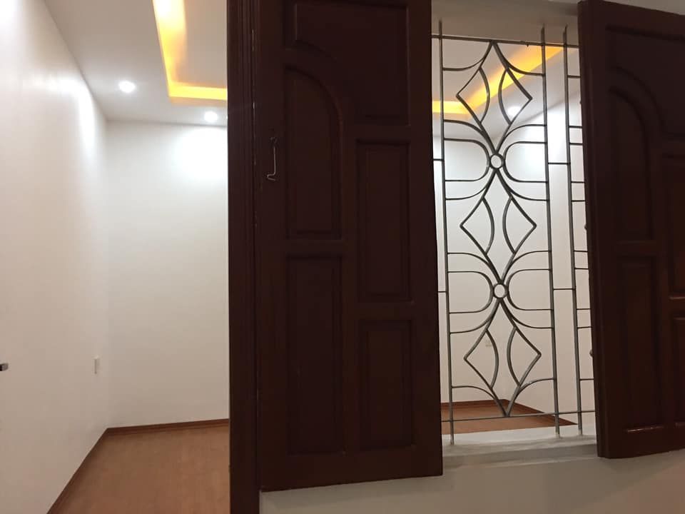 Cho thuê cả nhà hoặc từng tầng khép kín. Dt:86m/1 tầng,2pn,1vs. ngõ 640 nguyễn văn cừ