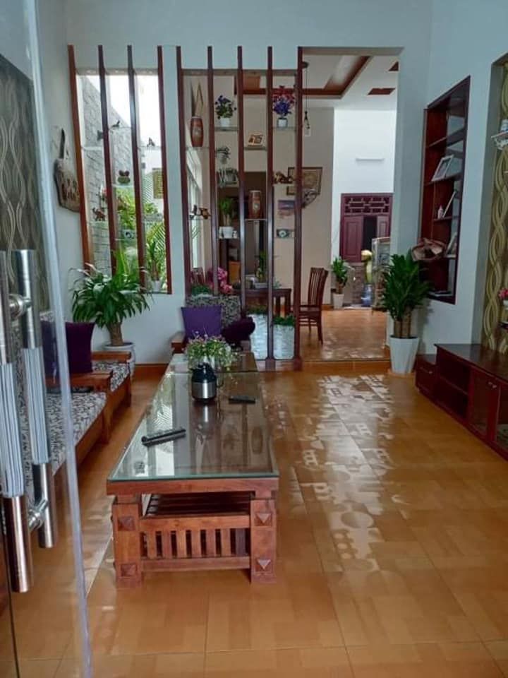 Bán nhà đẹp xây hiện đại TX Gia Nghĩa 2 phòng ngủ, 2 nvs, 1 khách, 1 bếp, phòng thờ.