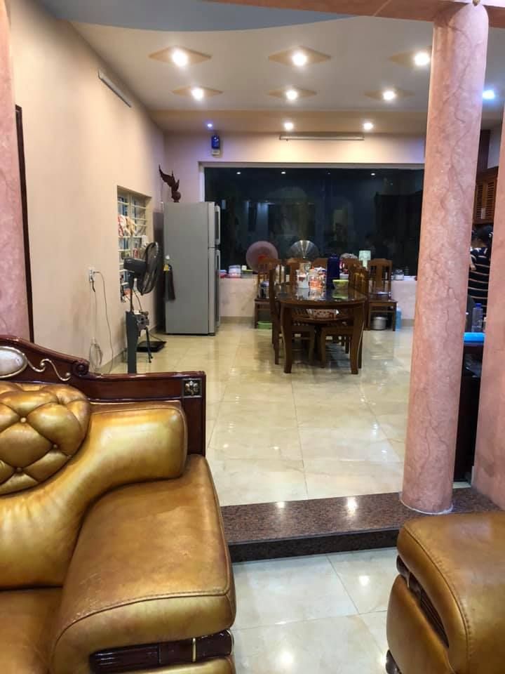 Bán nhà khách sạn, địa chỉ: số 35 nguyễn huệ, tổ 5 p.nguyễn trãi, tp hà giang.
