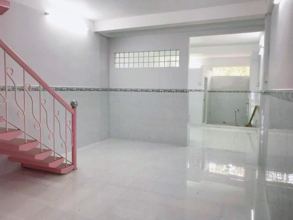CHO THUÊ NHÀ 1 TRỆT, 1 LẦU RẤT RỘNG ĐẬU XE HƠI TRONG NHÀ (4 PHÒNG NGỦ) HẺM 86 CÁCH MẠNG THÁNG 8