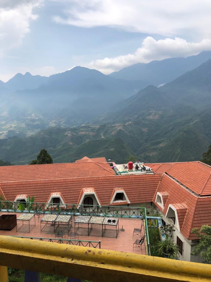 bán khách sạn tại đường lên thác bạc - Sapa Tổng 1600m. Bao gồm 43 phòng đã đầy đủ tiện nghi