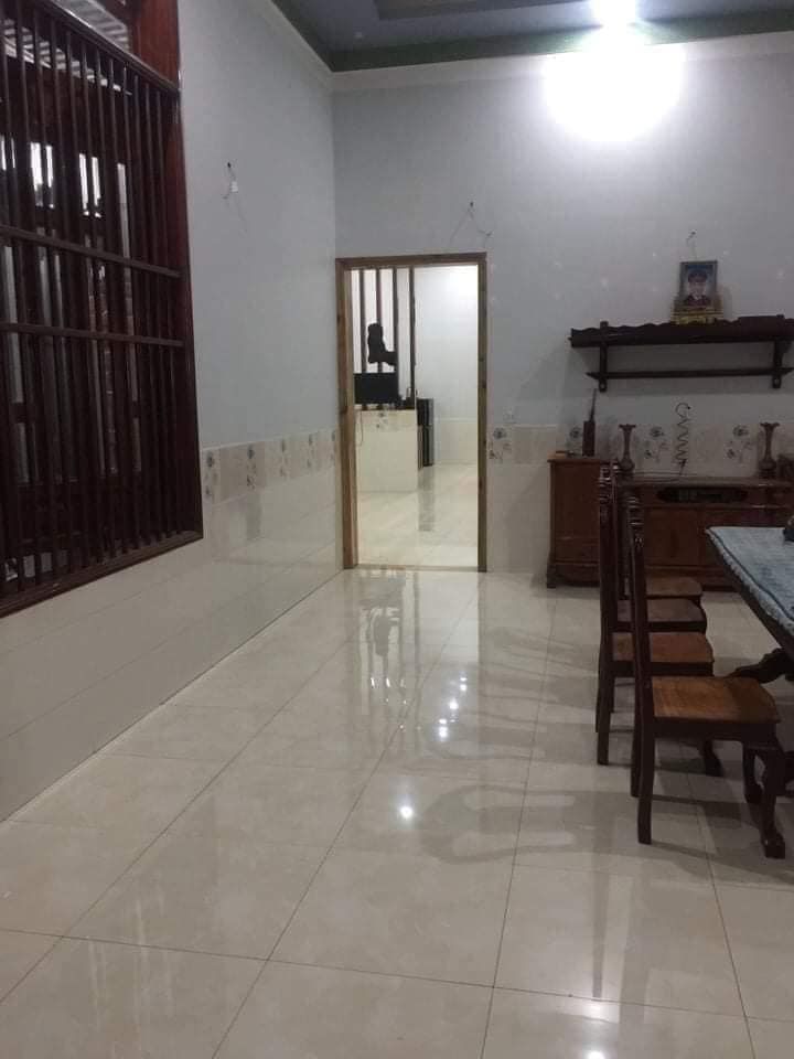 Cần bán gấp căn nhà đẹp Nhà 6,7×41× full tc. 3phòng ngủ. 1 phòng bếp. 1phòng khách. Có Sân để ôtô