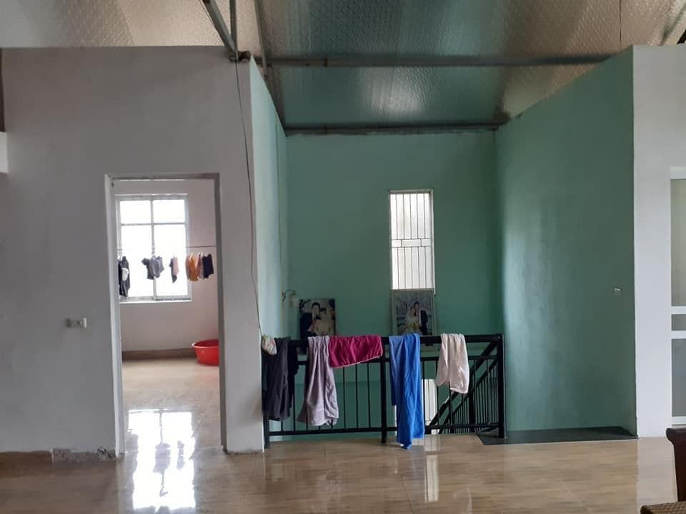 Cần bán nhanh ngôi nhà xây 2 tầng hướng đông nam khu vực đông dân cư hàng xóm thân thiện