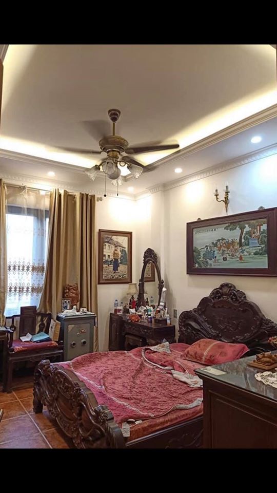 Cần bán nhà mặt phố quận HAI BÀ TRƯNG. Kinh doanh buôn bán nhộn nhịp, ôtô vào nhà, mặt tiền khủng.