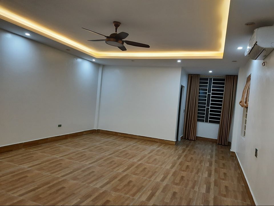 Bán nhà Địa chỉ: 21 tây sơn, p hoàng văn thụ Diện tích: 156m2, mặt tiền 5,5m. Hướng tây bắc, 3 tầng