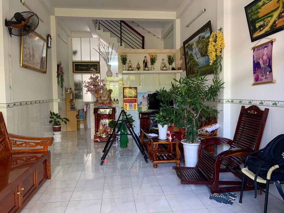 BÁN CĂN NHÀ KDC P2 Đường 1B nhà đẹp chỉ cần sách Vali vào ở ngay k cần phải sữa chữa.