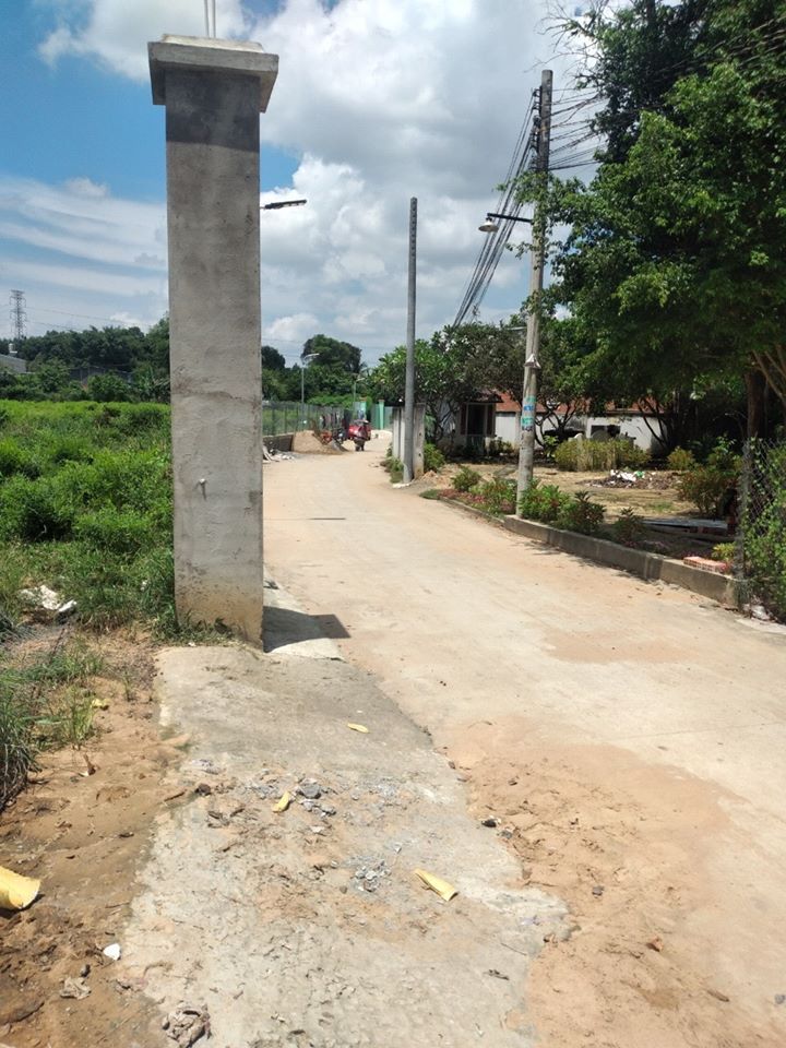 Cần bán nhà lầu trệt sân xe hơi dt 5.25×28 m2 nằm trung tâm tpk tân uyên bình dương