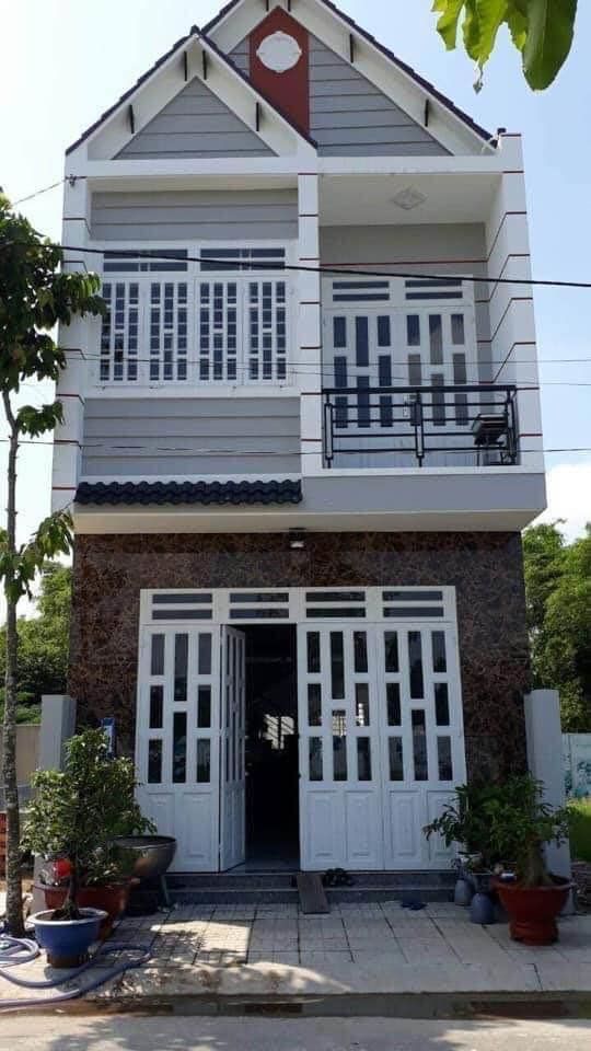 NHÀ CẦN BÁN TRÊN ĐƯỜNG ẤP 3 XÃ BÌNH CHÁNH , DỌN VÀO Ở NGAY NHÀ ĐẸP LUNG LINH