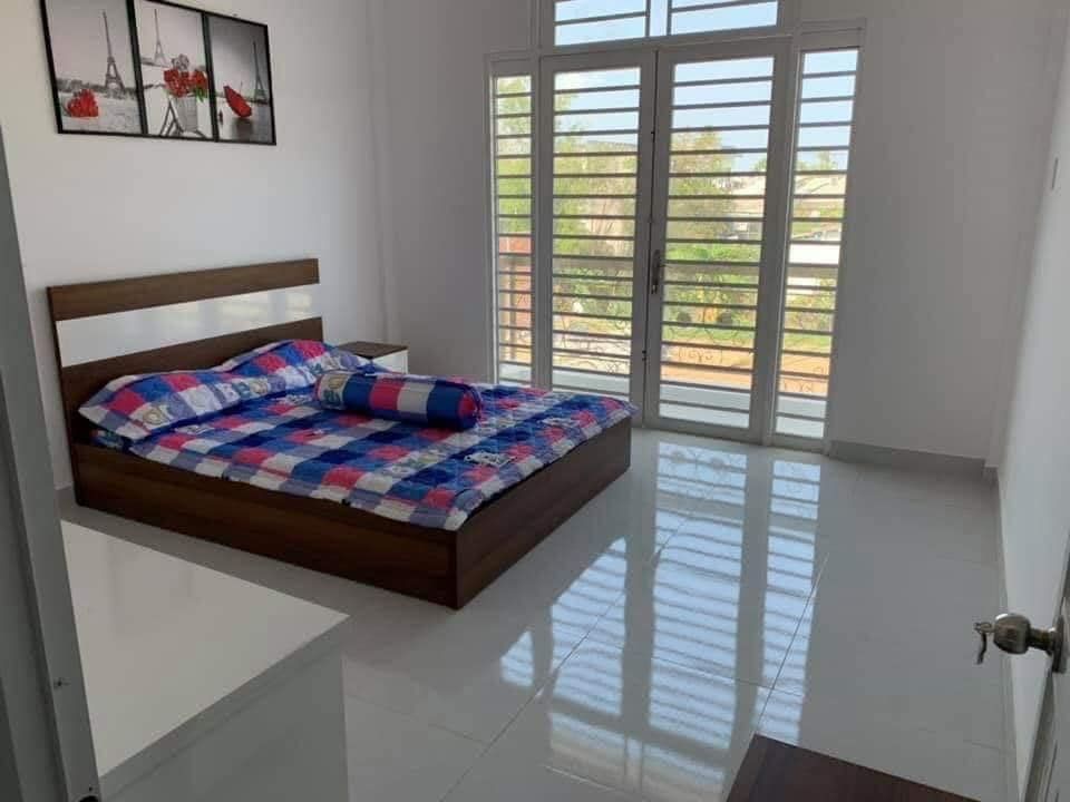 NHÀ CẦN BÁN TRÊN ĐƯỜNG ẤP 3 XÃ BÌNH CHÁNH , DỌN VÀO Ở NGAY NHÀ ĐẸP LUNG LINH
