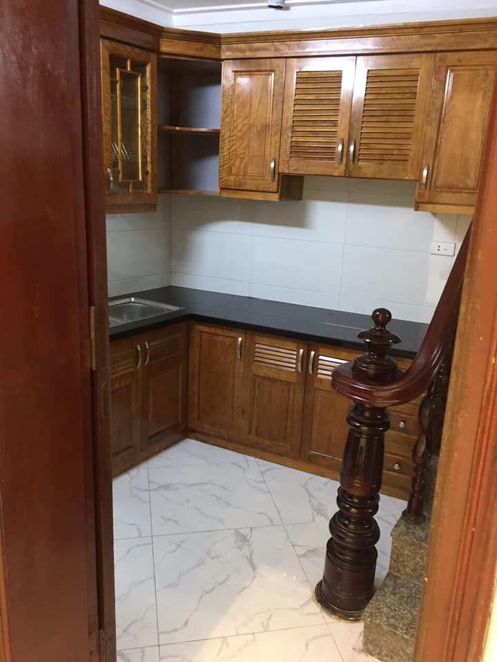Cho thuê cả nhà hoặc từng tầng khép kín. Dt:86m/1 tầng,2pn,1vs. ngõ 640 nguyễn văn cừ