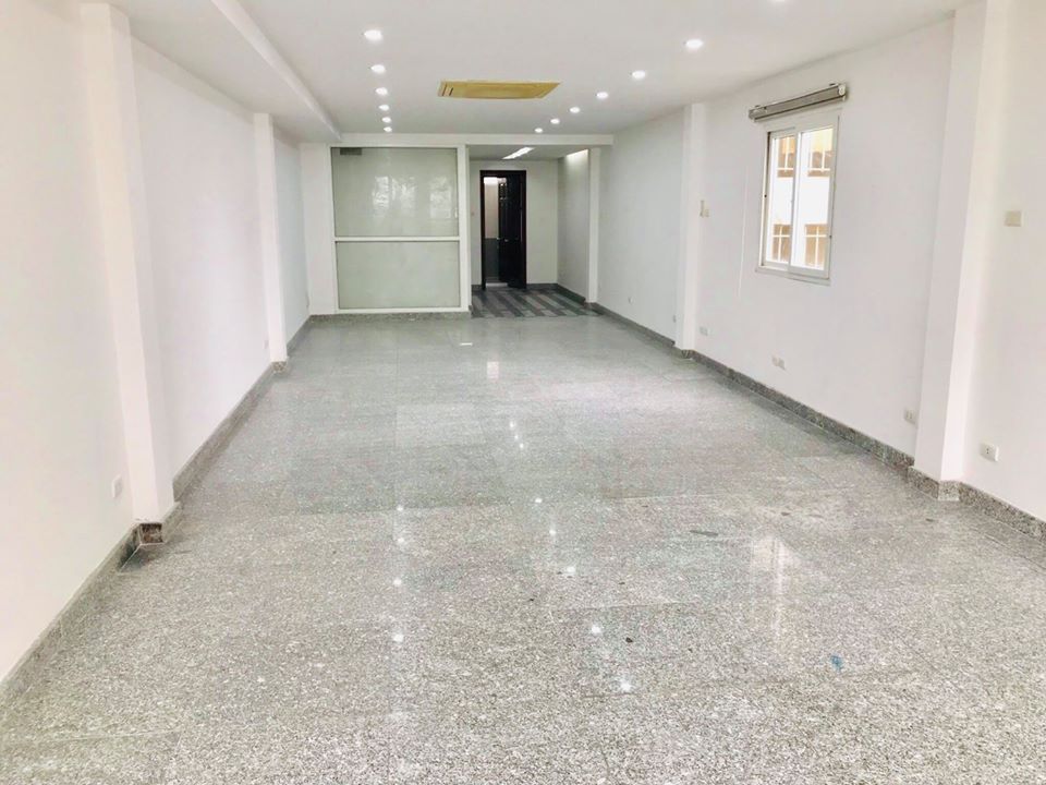 SÀN VĂN PHÒNG DIỆN TÍCH 100m2, view cực thoáng, GIÁ THUÊ CAM KẾT RẺ NHẤT MẶT PHỐ BÀ TRIỆU