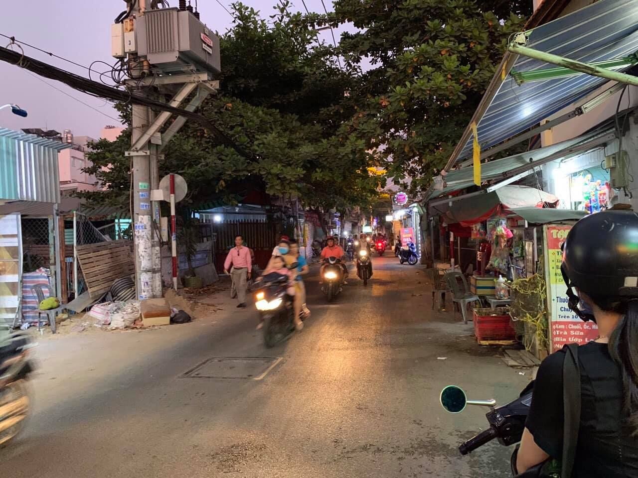 Nhà nhỏ cho Thuê ( Giá 7triệu / 1tháng ) , mặt tiền đường số 17 ( đa thiện ) tân thuận tây quận 7 .