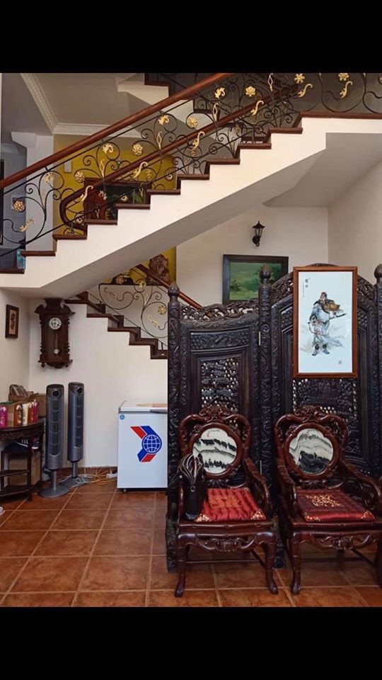 Cần bán nhà mặt phố quận HAI BÀ TRƯNG. Kinh doanh buôn bán nhộn nhịp, ôtô vào nhà, mặt tiền khủng.