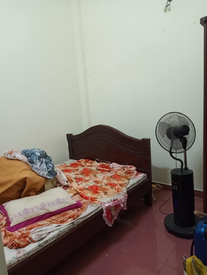 Nhà hướng Tây bắc 4 x 17,75= 71m gồm: 1 p.khách, 2 .ngủ, 2 vệ sinh + Ngõ xe 4 chỗ vào.