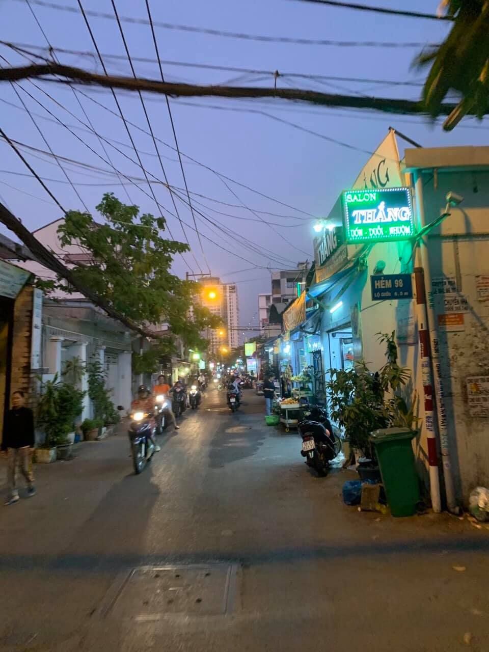 Nhà nhỏ cho Thuê ( Giá 7triệu / 1tháng ) , mặt tiền đường số 17 ( đa thiện ) tân thuận tây quận 7 .