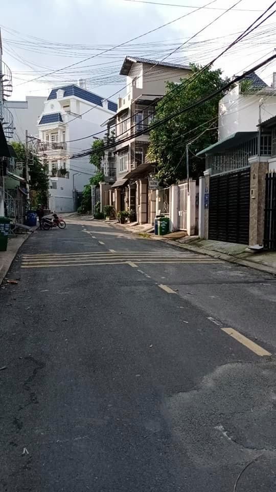 Cho thuê nhà nguyên căn 1 lầu, 1tret.2pn, 1 phòng khách ,2 wc, 1 nhà bếp, quận 9