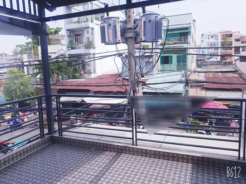 Nhà mặt tiền Chợ Nhị Thiên Đường và Chợ Bùi Minh Trực, quá đông dân cư.