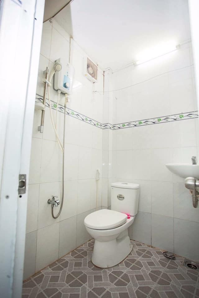 Cho thuê Nhà 1 trệt, 1 lầu đúc giả, 1 toilet, 1 phòng, 1 bếp. 5 triệu / 1 tháng Bùi Văn Ba Quận 7