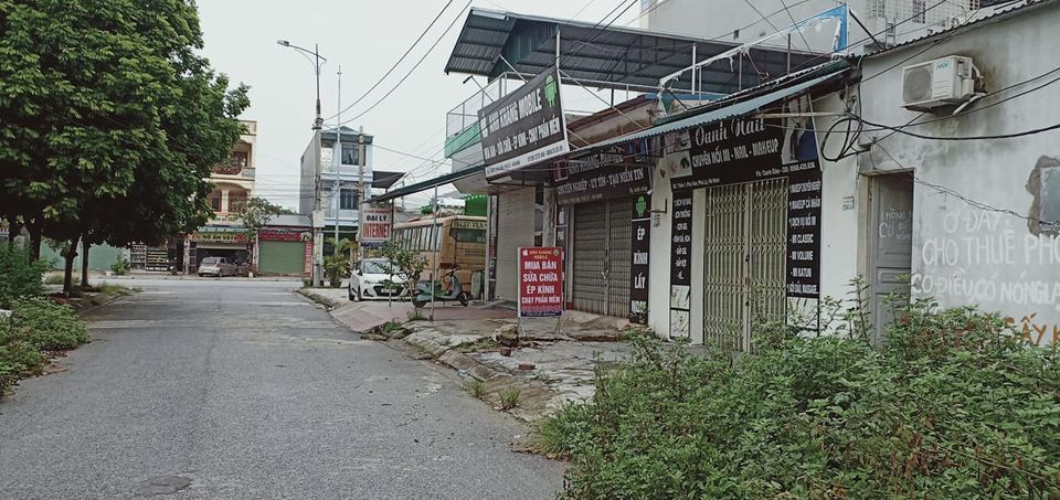 Bán căn nhà hai mặt đường trước và sau đều có thể KD nằm ngay cổng chợ SV trường ĐH Công Nghiệp
