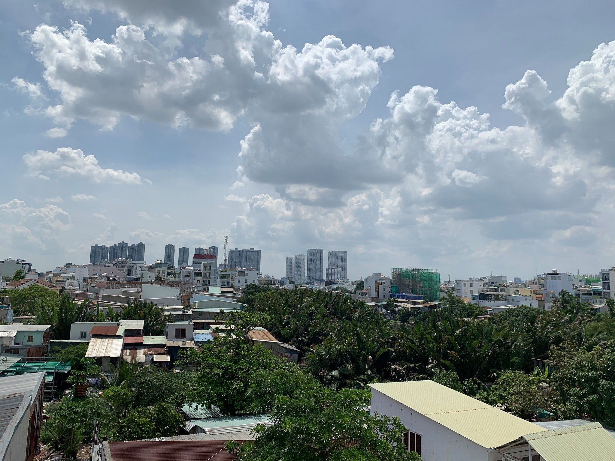 Cho thuê nhà mới hẻm nguyễn thị thập nội thất cơ bản máy lạnh , máy nước nóng , bếp
