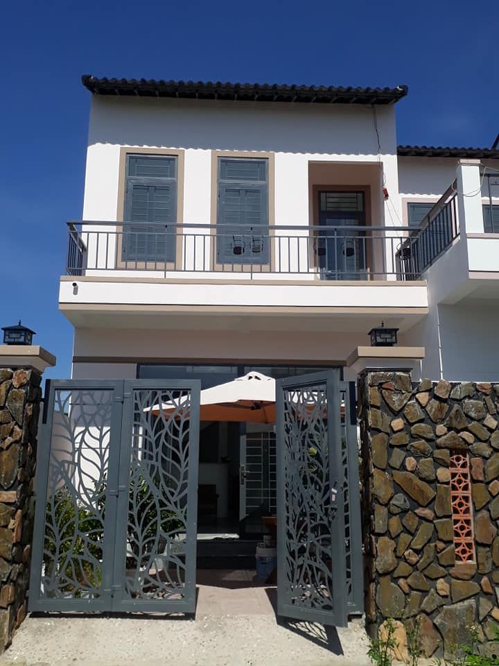 Cần bán căn nhà xã vĩnh trung 1 trệt một lầu diện tích diện 85,6 m2 nhà mới xây hướng đông nam mát.