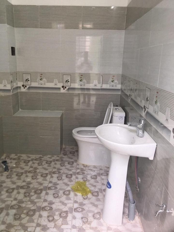 NHÀ MỚI XÂY 120m2 giá 890tr GẦN TRƯỜNG TIỂU HỌC BÌNH HÒA. PHƯỜNG BỬU LONG LH 0986083990