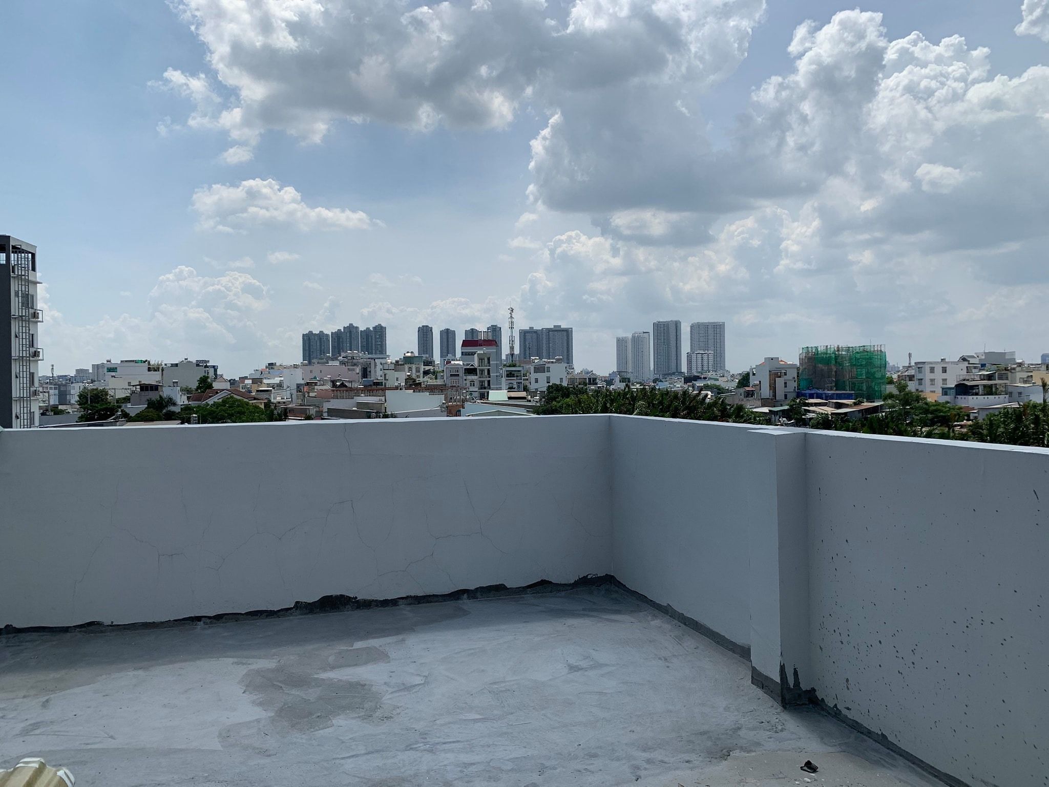Cho thuê nhà mới hẻm nguyễn thị thập nội thất cơ bản máy lạnh , máy nước nóng , bếp