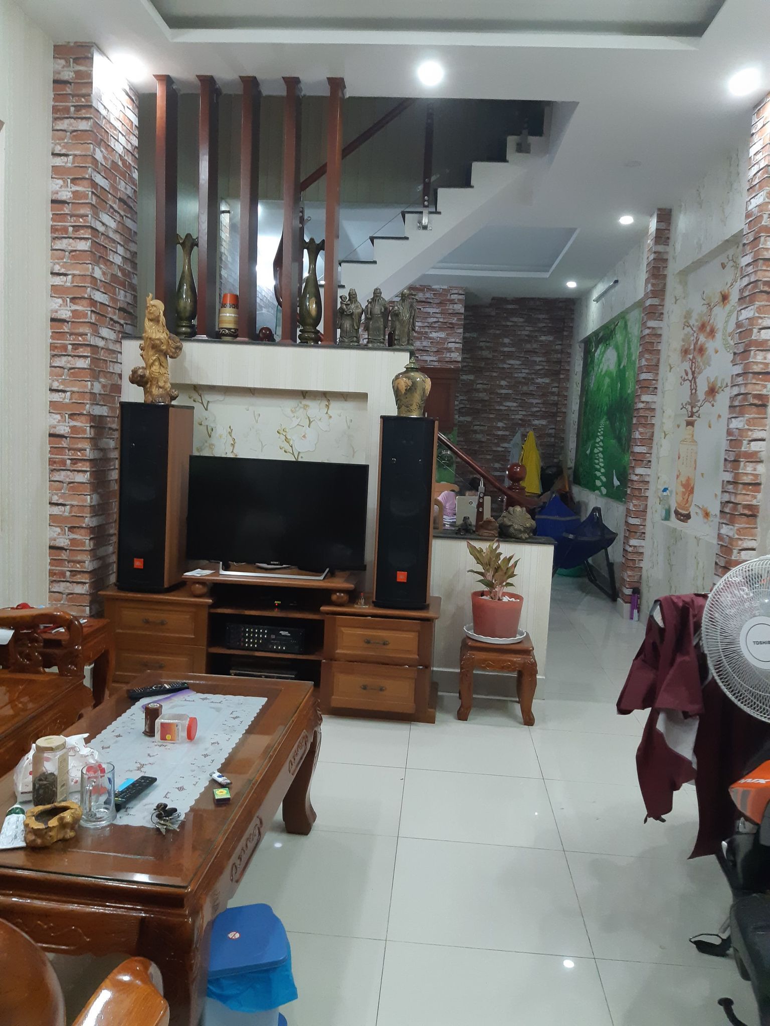 Nhà chính chủ q12 phường thạnh lộc đường Hà huy giáp. dt 4x17m .Có 1pk .1bep 4pn 5wc.