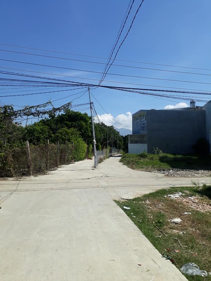 Cần bán căn nhà xã vĩnh trung 1 trệt một lầu diện tích diện 85,6 m2 nhà mới xây hướng đông nam mát.