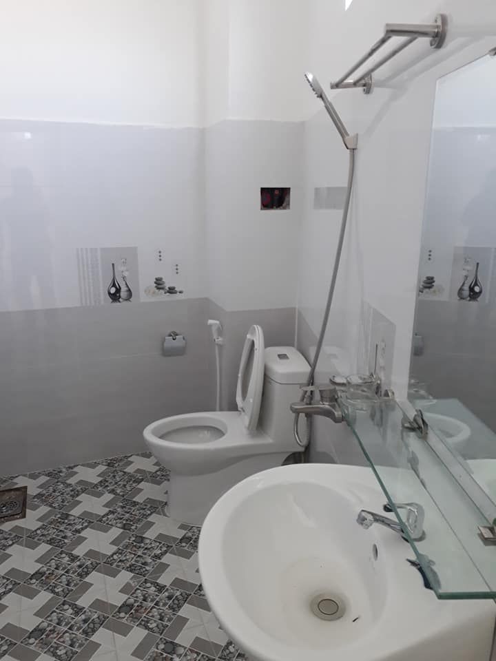 Cần bán căn nhà xã vĩnh trung 1 trệt một lầu diện tích diện 85,6 m2 nhà mới xây hướng đông nam mát.
