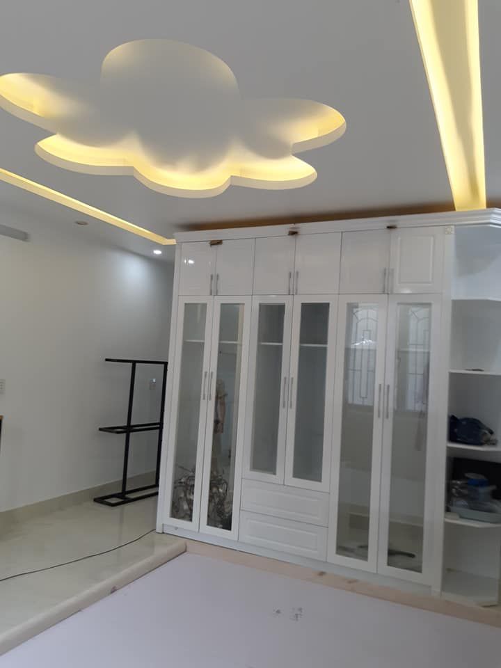 BÁN NHÀ VỊ TRÍ NGAY TRUNG TÂM. ĐI ĐƯỜNG PHAI VỆ VÀO MỘT ĐOẠN. GẦN TRƯỜNG DÂN TỘC NỘI TRÚ. 80M2