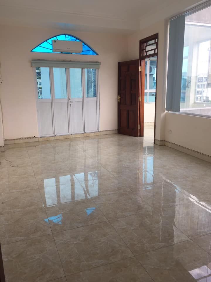 Hiện tại mình đang có căn nhà tại 368 đê la thành ngay cạnh ngã 5 ô chợ dừa cần tìm người cho thuê.