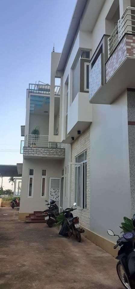 Chào bán thửa đất và ngôi nhà 2 tầng 10x60m có bìa thổ cư 150m2 3p ngủ