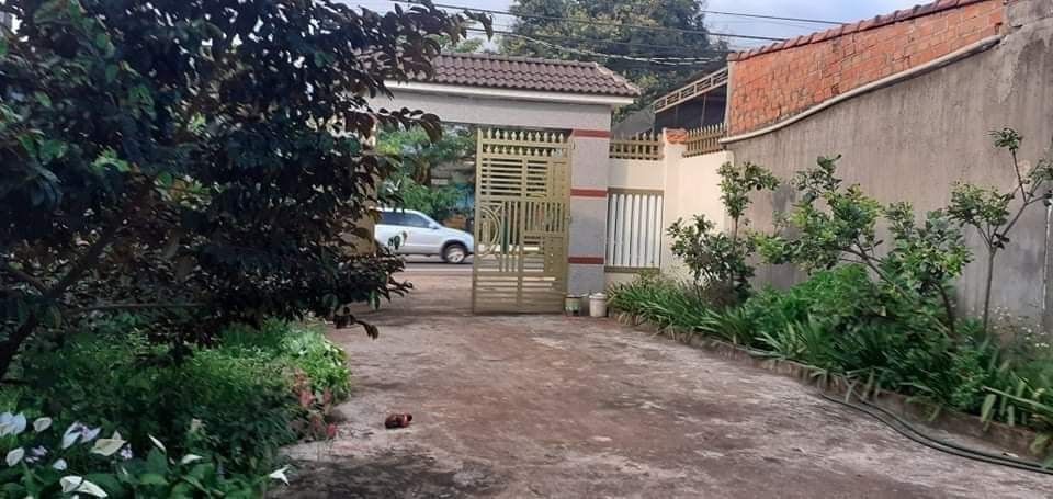 Chào bán thửa đất và ngôi nhà 2 tầng 10x60m có bìa thổ cư 150m2 3p ngủ