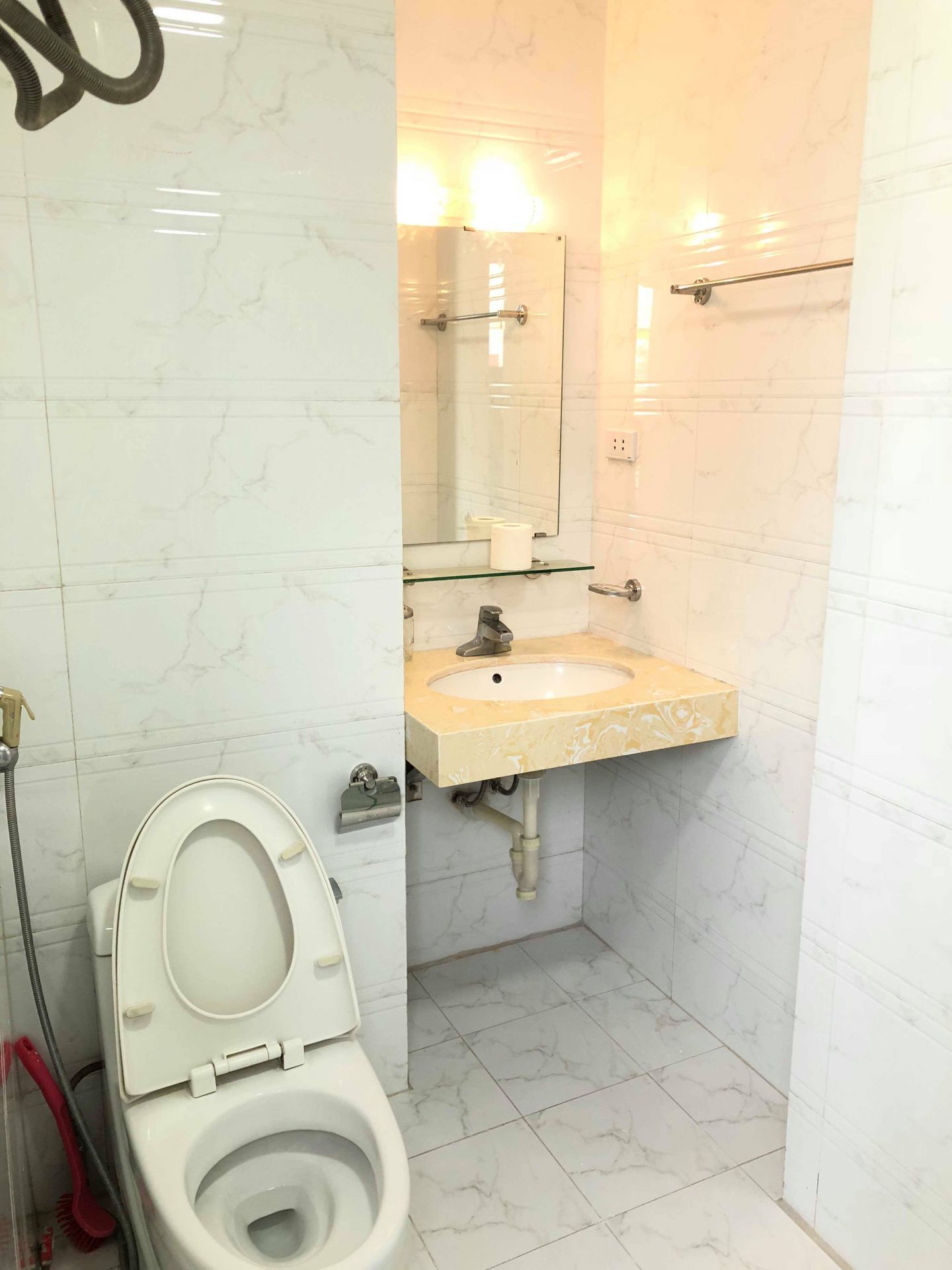 Cho thuê phòng cực đẹp ở chung cư 3 PN ngõ 120 hoàng quốc việt giá 3,3tr, điện nước giá dân