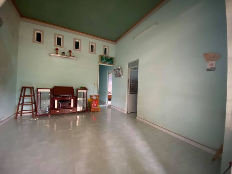 Bán nhà Thôn 6 - Đắk Cấm - Cách cổng chào 100m - đường rộng 10m betong 5m. Nhà ngay gần đường đôi.