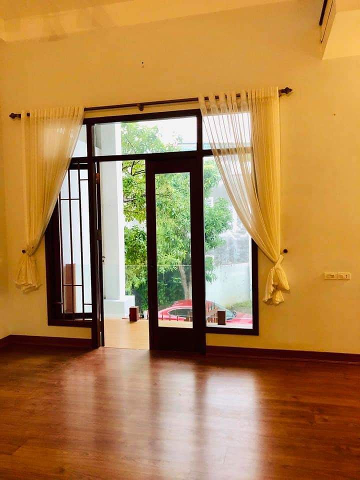 Bán nhà 3 tầng mới chưa ở khu vực Cửa Nam , giá chỉ 2,5xx tỷ