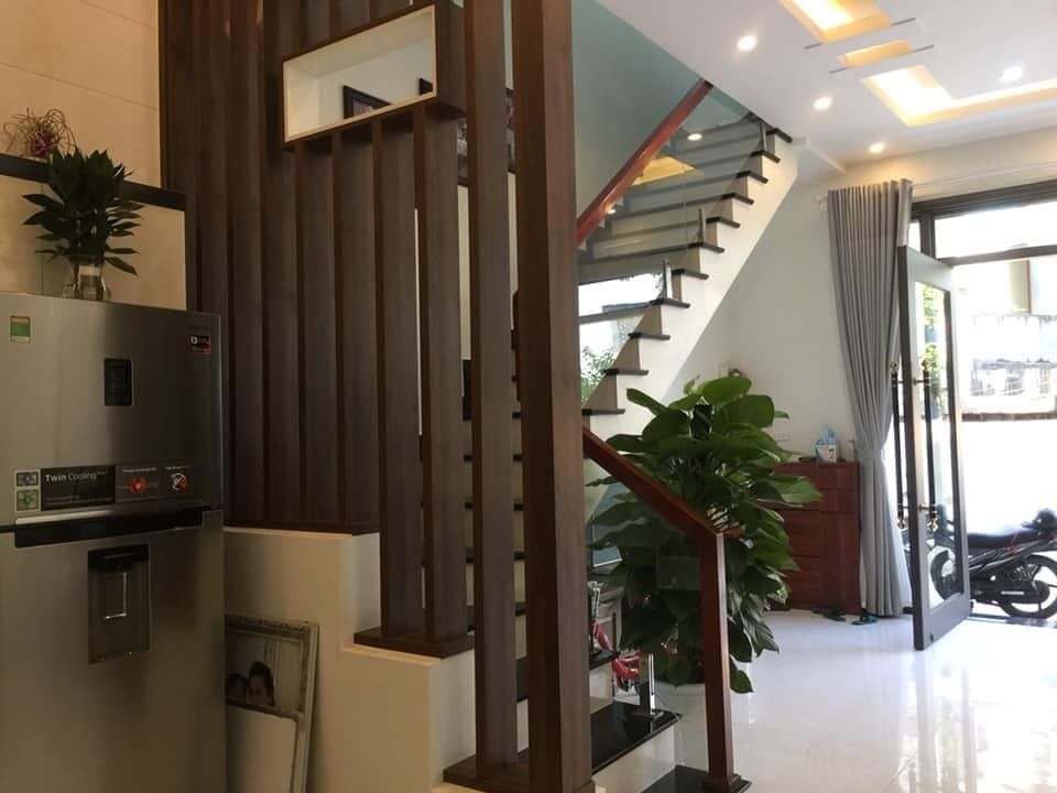 bán nhà 3 tầng . Phường chi lăng . Gần công an tỉnh gần trường sư phạm . Nhà với thiết kế hiện đại