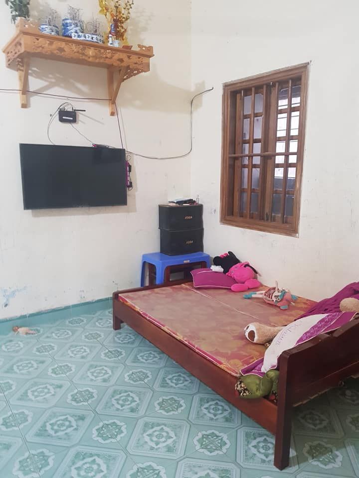 bán nhà cấp 4 gồm : 1 phòng ngủ , 1 phòng khách , 1 bếp , 1 vệ sinh sn77 ngõ 214 dg bế văn đàn