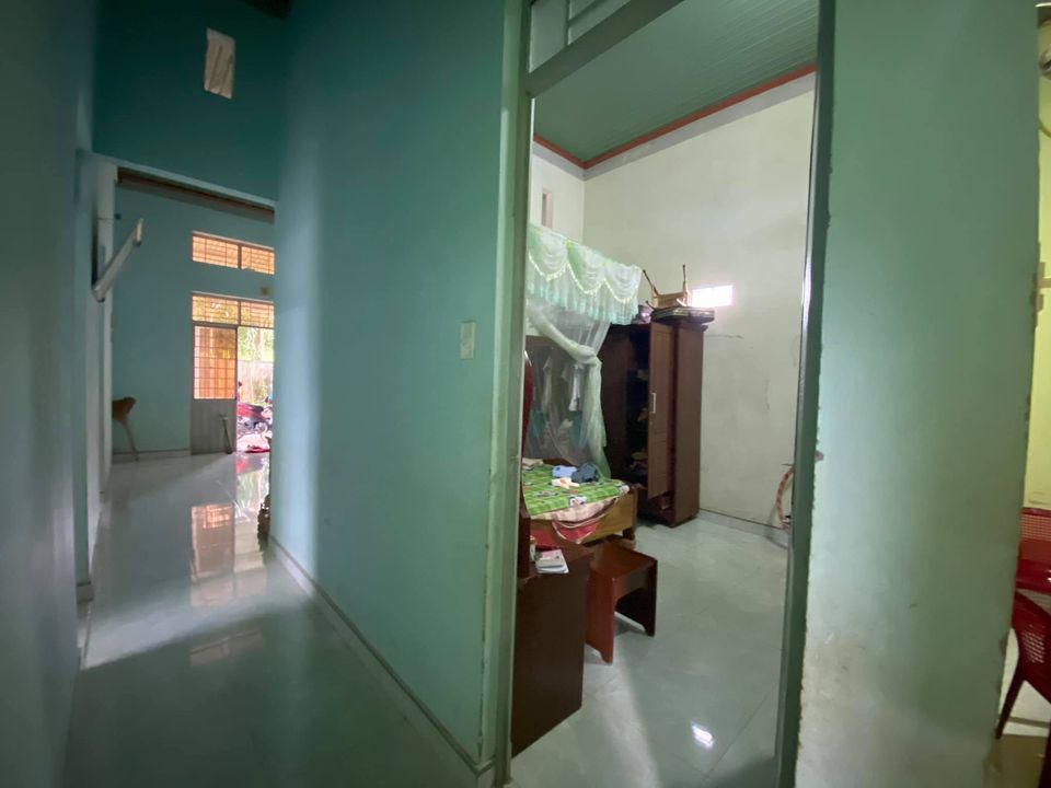 Bán nhà Thôn 6 - Đắk Cấm - Cách cổng chào 100m - đường rộng 10m betong 5m. Nhà ngay gần đường đôi.