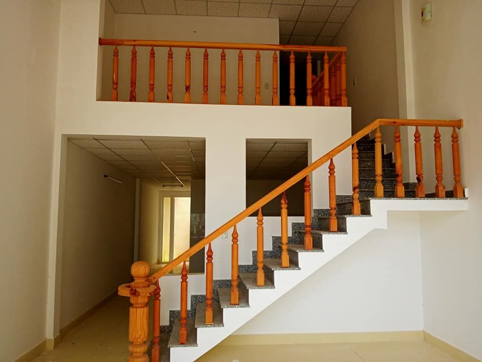 Bán nhà hẻm Phạm Phú Thứ mới xây xong với thiết kế tuyệt vời 1 trệt 3 pn, 2 toilet, sân ôtô , bếp.
