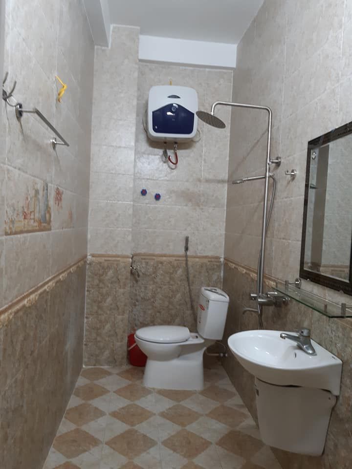 BÁN NHÀ VỊ TRÍ NGAY TRUNG TÂM. ĐI ĐƯỜNG PHAI VỆ VÀO MỘT ĐOẠN. GẦN TRƯỜNG DÂN TỘC NỘI TRÚ. 80M2