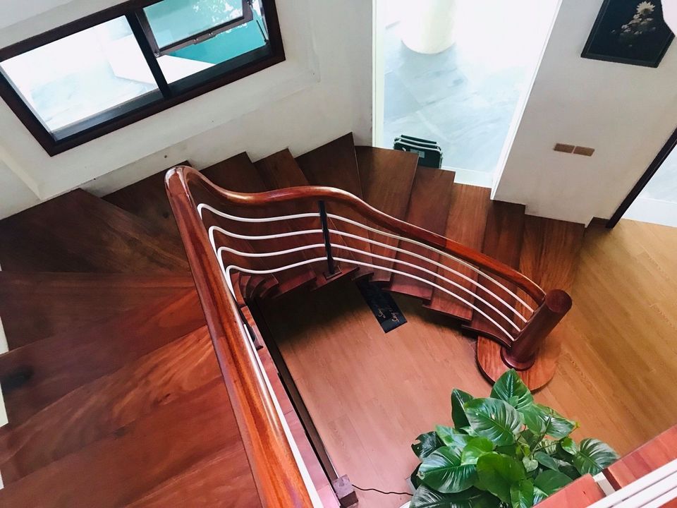 Bán nhà 3 tầng mới chưa ở khu vực Cửa Nam , giá chỉ 2,5xx tỷ