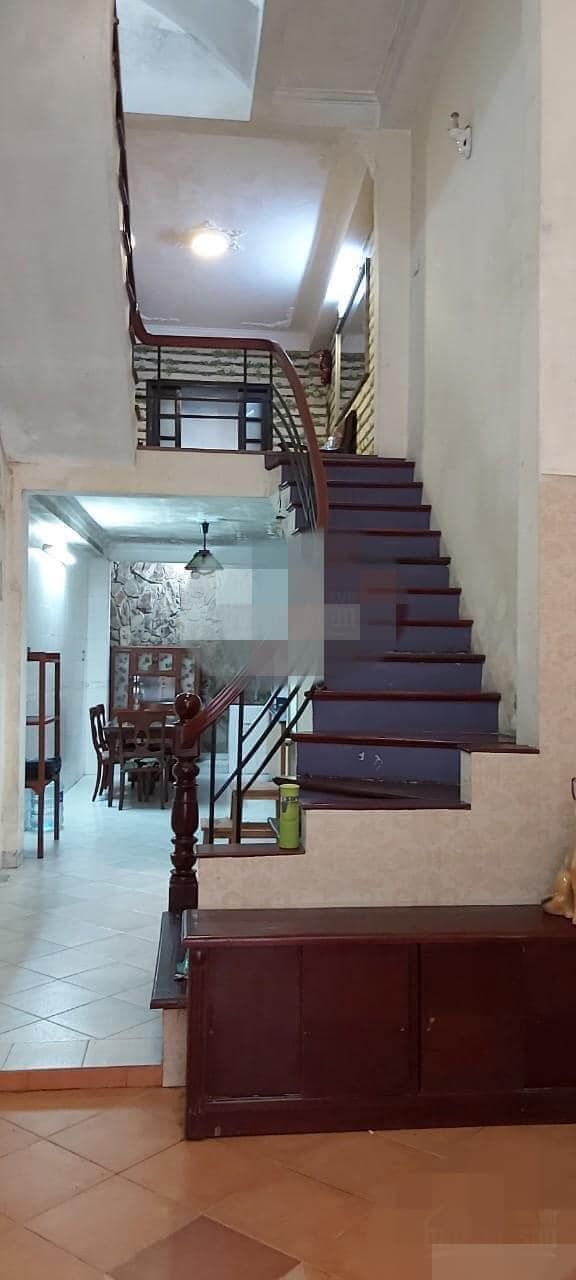 Cho thuê nhà 4.5 tầng, DT mặt sàn 40m2, hướng ĐN, ngõ 44Thái Thịnh, quận Đống Đa, Hà nội.